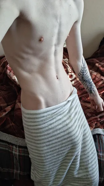 20 bi pov your roomate