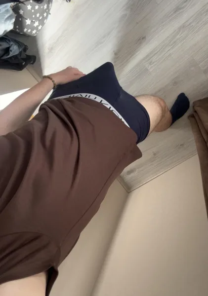 24 bi, kinda bored