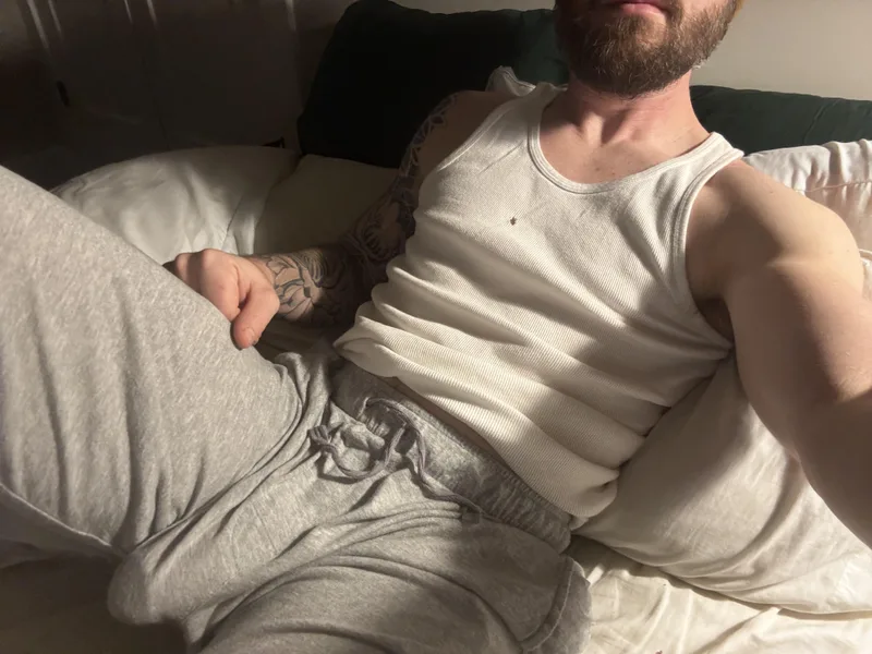 32 straight sweatpants bulge