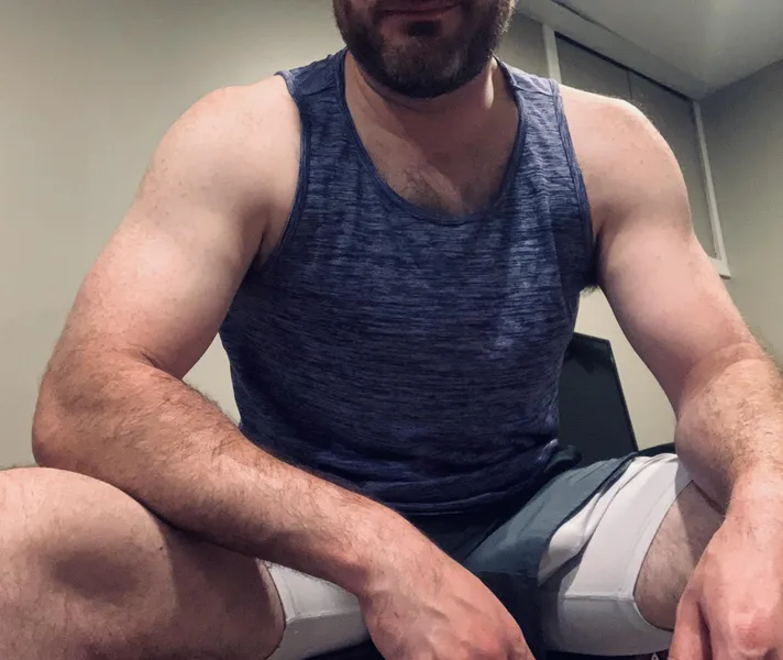 39 bi Just a peek