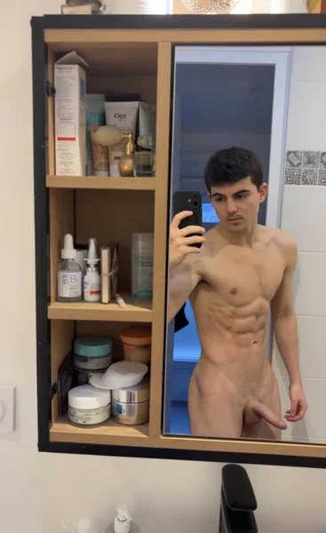 Nuogi Vyrai nuotrauka