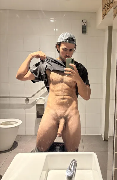 Nuogi Vyrai nuotrauka