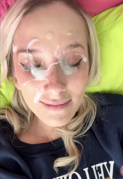 Zen as fuck, with my eyes glued shut🧘🏼‍♀️💧