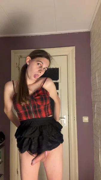my gurl wand needs a waking up babe come use ur tongue for m
